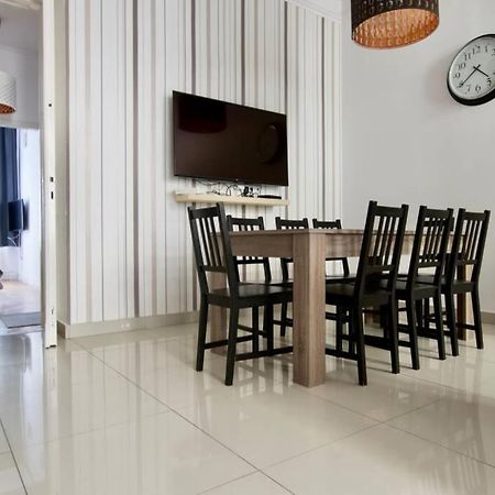 Premium Apartment By Hi5-Vaci Str. 3 Bedroom Budapest Exteriör bild