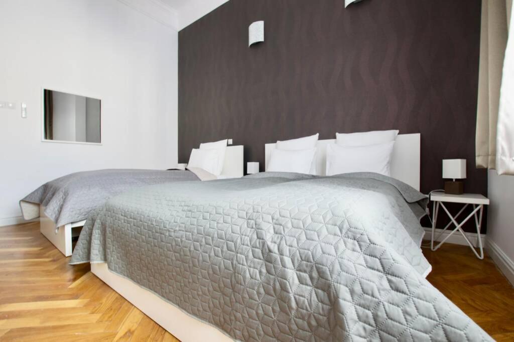 Premium Apartment By Hi5-Vaci Str. 3 Bedroom Budapest Exteriör bild