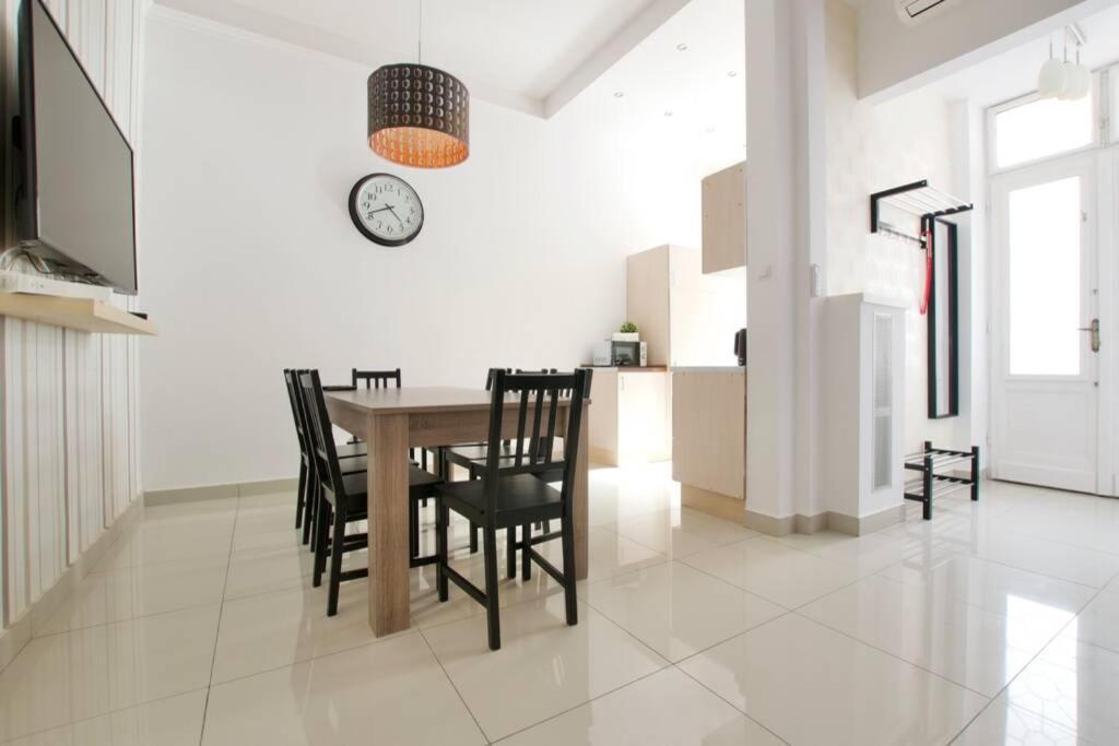 Premium Apartment By Hi5-Vaci Str. 3 Bedroom Budapest Exteriör bild