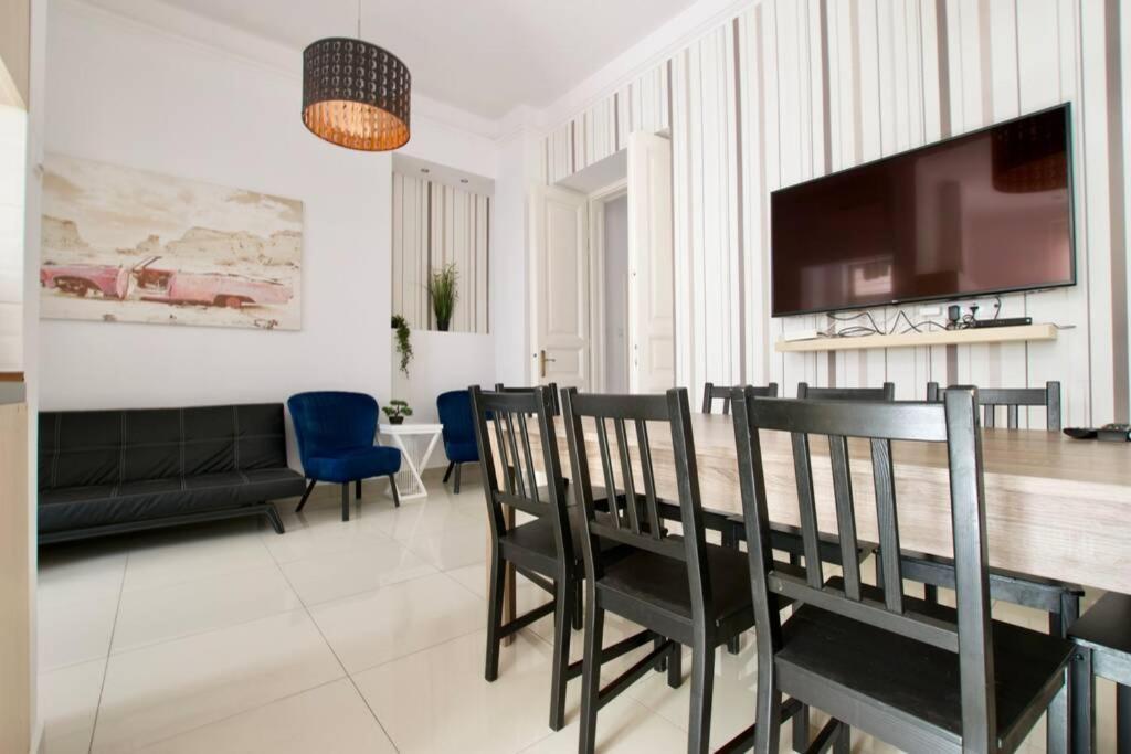 Premium Apartment By Hi5-Vaci Str. 3 Bedroom Budapest Exteriör bild